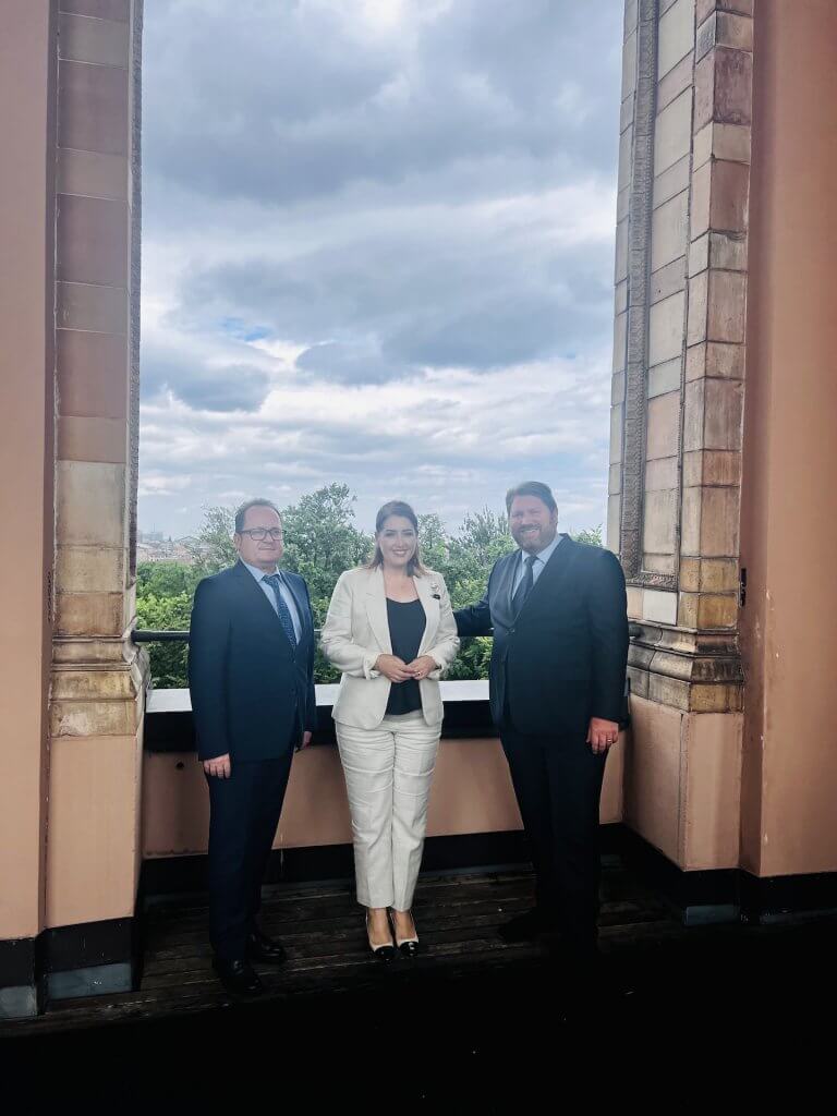 Dr.Markus Schuhmann, Ogerta Manastirliu