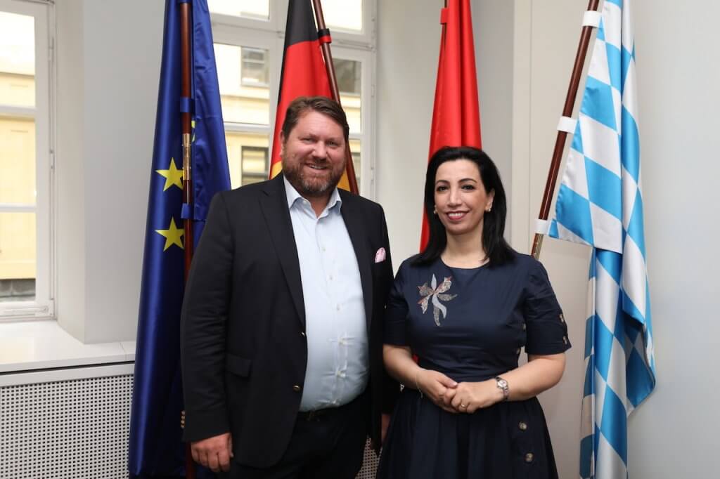 Evis Kushi, Markus Schuhmann